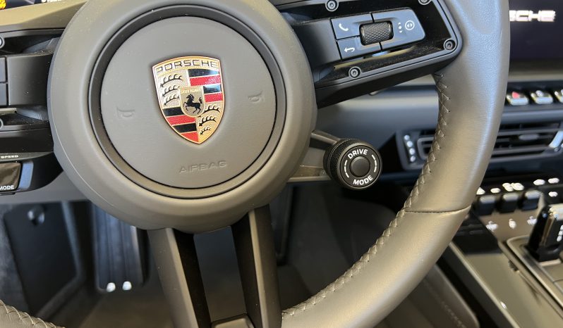 PORSCHE 992 CARRERA 4 GTS CABRIO pieno